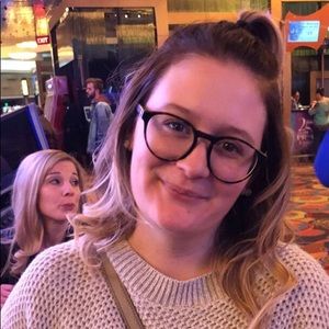 Meet your Posher, Kayla